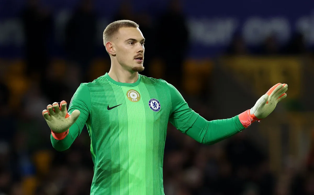 Filip Jörgensen Struggles as Chelsea Falls to Paris Saint-Germain