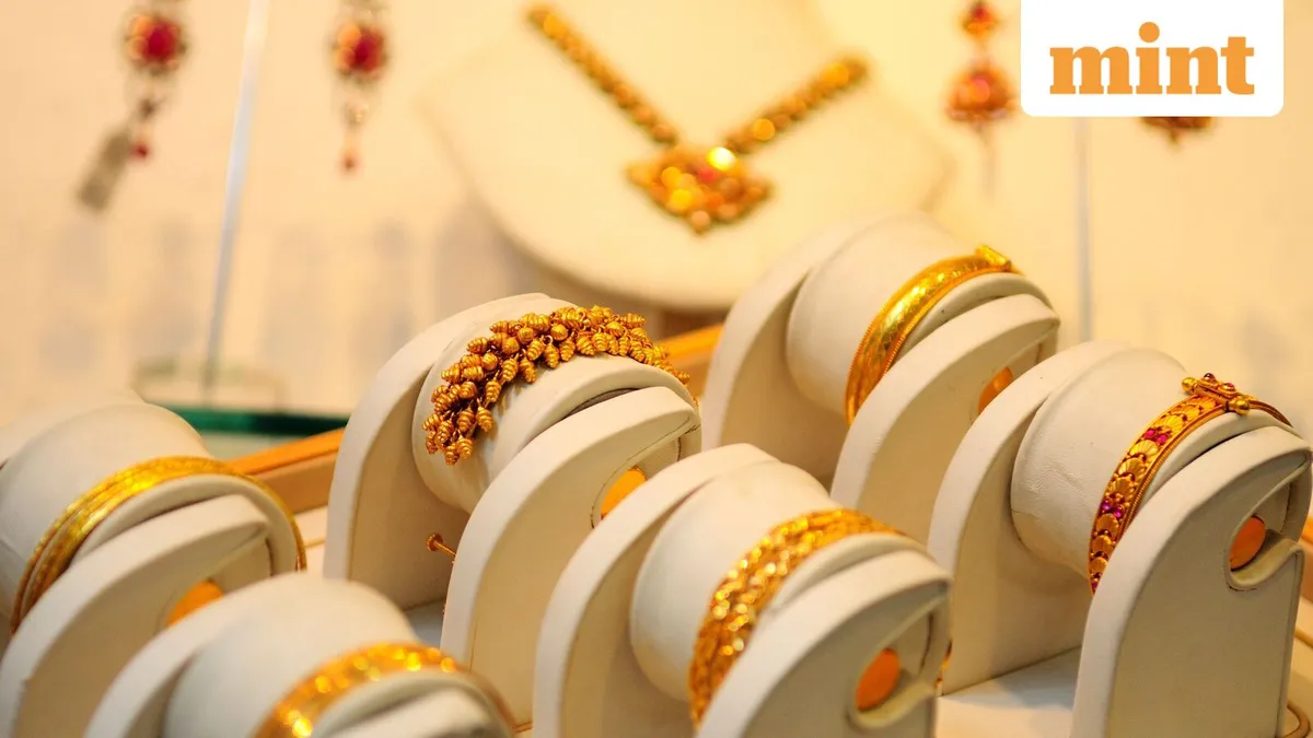 Gold MCX Prices Plummet Amid Global Tensions and Rate Hike Expectations