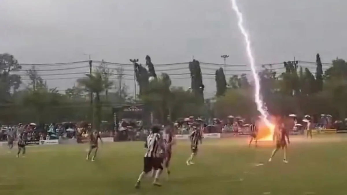 Can football games continue during thunderstorms? Explaining the 30-minute lightning rule and how it can completely change a game